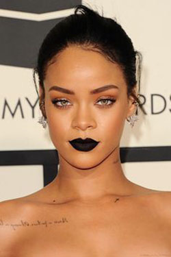 Ideas bonitas para lápiz labial negro rihanna, Fenty Beauty: premios Grammy,  Belleza Fenty,  Pintalabios rojo,  Los mejores looks de Rihanna  
