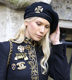 Chaqueta Estilo Militar, Coco Chanel, Accesorio de moda: Coco Chanel,  Accesorio de moda,  Trajes De Chaqueta Militar  