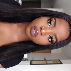 Hermosas mujeres negras, maquillaje facial, cuidado de la piel.: Piel oscura,  Mujeres negras,  Protección de la piel,  maquillaje facial  