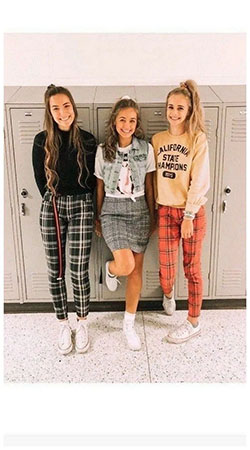 School Outfits Ideas, Moda grunge y Mom jeans: Traje de la escuela,  Pantalones ajustados,  moda grunge  