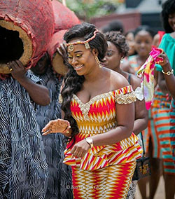 Estilos kente kaba para el compromiso.: Vestido de novia,  vestidos africanos,  camarones asos,  paño kente,  Aso Oke,  Estilos Kaba  