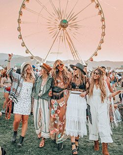 Mira estos looks vibrantes coachella, The Capital Wheel: Fotografía de archivo,  Atuendos De Coachella,  Festival de la diligencia  