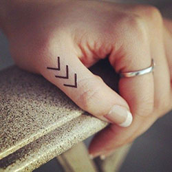 Diseño de tatuaje simple en el dedo: Tatuaje temporal,  Ideas de tatuajes  