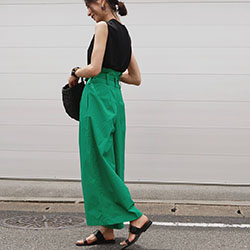 Outfits con pantalones verdes, aplicaciones de mercado de pulgas, ropa casual: Atuendos Informales,  Trajes De Pantalón Verde  