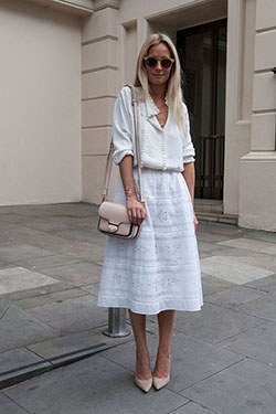 Falda midi blanca de encaje, Street fashion: Trajes De Falda,  Semana de la Moda,  Camisa blanca,  Estilo callejero  