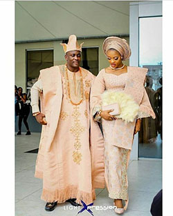 Atuendo tradicional de pareja nigeriana, vestido de novia: vestidos africanos,  camarones asos,  Trajes de pareja a juego  