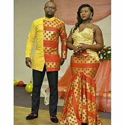 Imágenes compartidas por primera vez de ropa de pareja africana, estampados de cera africanos: Vestido de novia,  Casual elegante,  paño kente,  Estilos Kaba,  traje de boda  