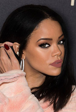 Rihanna maquilla puma, Fenty Beauty: Belleza Fenty,  maquillaje facial,  Rihanna marino,  Los mejores looks de Rihanna  