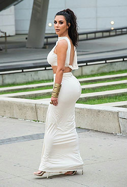 vestido blanco candente de kim kardashian: Kylie Jenner,  Vestido de novia,  Kendall Jenner,  kim kardashian,  KrisJenner,  kourtney kardashian,  Estilo de celebridad,  Vestido blanco  