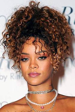 Composición perfecta sobre rihanna 31 de agosto, GRUPO PRO BLO: Ideas de peinado,  Nueva York,  Los mejores looks de Rihanna  