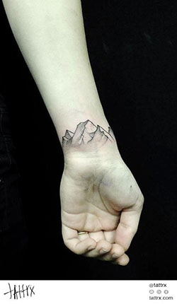 Los mejores consejos para desvanecer el tatuaje de la montaña, Small Mountain Tattoo: tatuaje de manga,  Ideas de tatuajes  