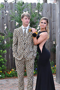 Estos son una pareja divertida de hoco que debes ver, Animal print: Huella animal,  trajes de pareja  