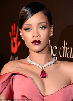 El bebé de rihanna que más gustó y probó, Fundación Clara Lionel: kim kardashian,  Jay Z,  Los mejores looks de Rihanna  