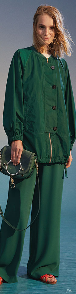 Outfits con pantalones verdes, Diseño de moda y Semana de la moda: Fotografía de moda,  Desfile de moda,  Semana de la Moda,  Trajes De Pantalón Verde  