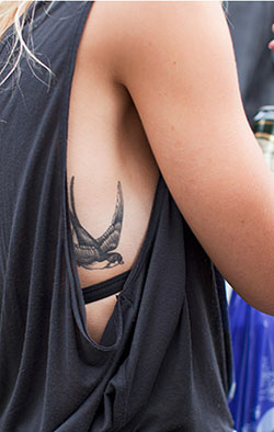 Just for fun ideas Bird tattoo costillas, Golondrina tatuaje: Ideas de tatuajes  