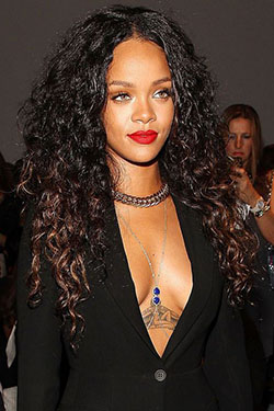 Excelentes ideas para pelucas rihanna, integraciones de cabello artificial.: Peluca de encaje,  Chris Brown,  Los mejores looks de Rihanna  