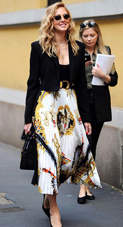 Lindo y elegante atuendo con falda de Versace, Falda lápiz: blogger de moda,  Falda de tubo,  Trajes De Falda,  Semana de la Moda  