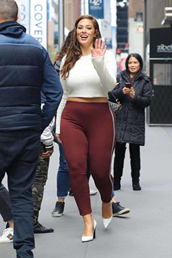 Grandes diseños para las polainas de ashley graham, Ashley Graham: Pantalones ajustados,  Modelo de talla grande,  ashley graham,  Pantalones de yoga,  Nueva York,  traje de talla grande  