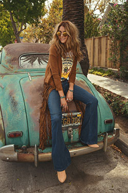 Ideas de atuendos para chicas altas Moda hippie de los 70, estilo bohemio: estilo bohemio,  Jeans con corte de bota  