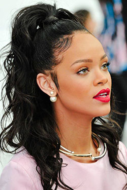 Mitad arriba mitad pelos de bebé: Los mejores looks de Rihanna  