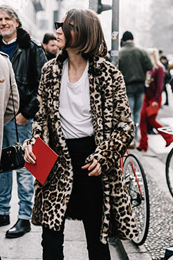 Trajes con chaquetas con estampado de leopardo, Semana de la Moda de Milán, Semana de la Moda de París: Estilo callejero,  blogger de moda,  Huella animal,  Semana de la Moda,  Trajes De Chaqueta  