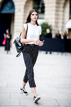 Perfecta combinación de outfit con pantalón de rayas, Street fashion: Atuendo De Pantalones Cortos  