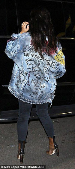 chamarra de mezclilla pintada de kim kardashian: chaqueta de jean,  kim kardashian,  adidas yeezy,  Chaqueta de mezclilla  