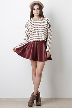 Preciosa y deseable modelo de moda: Traje De Mini Falda  