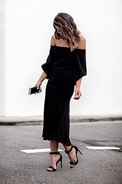 Outfit vestido negro con tacones: Zapato de tacón alto,  Vestido lencero,  Atuendos Informales,  Atuendos De Noche  