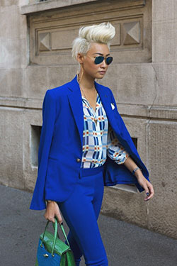 Traje azul cobalto mujer street style: traje de chaqueta,  Chaqueta de traje,  Estilo callejero  