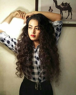 Explora el cabello largo impresionante y sorprendente, Farhina Parvez Jarimari: Pelo largo,  Ideas para teñir el cabello,  Pelo castaño,  Sesión de fotos,  pelo negro,  Farhina Parvez Jarimari,  farinha parvez  