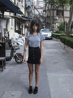 Falda gris con botones, Falda vaquera: Falda de mezclilla,  camisas,  Trajes De Falda,  Estilo callejero,  Atuendos Informales  