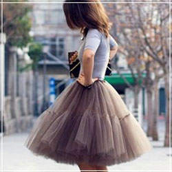 Puedes conseguir este look con falda flotante, Falda Midi de Tul: Falda de mezclilla,  Falda de tubo,  Trajes de moda,  Falda alta-baja  