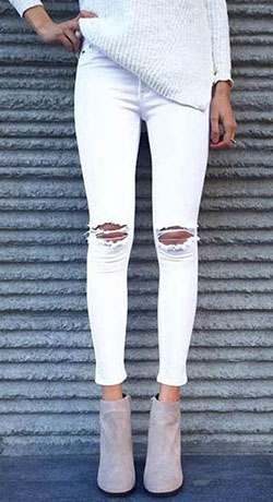 La mejor colección de jeans rotos blancos: Pantalones rasgados,  Pantalones ajustados,  Atuendos Con Botas,  Atuendos Informales,  Trajes de mezclilla blanca  