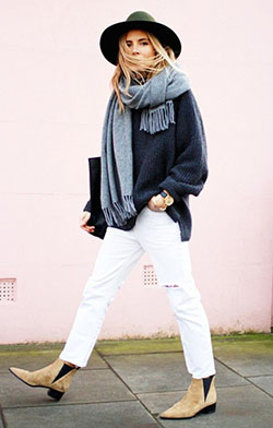 Botines chelsea con jeans blancos: Atuendos Con Botas,  botas chelsea,  Atuendos Informales,  Trajes de mezclilla blanca  