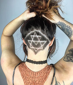 Mira estos increíbles diseños geométricos socavados, cabello en la cabeza: Ideas de peinado,  Arte de uñas,  peinados bob,  tatuaje de pelo  
