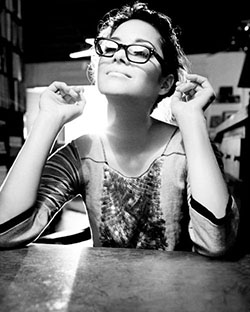 Cociente de moda con gafas marion cotillard, Beautiful People: Gafas nerd  