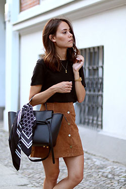 Falda marrón top negro, Ropa casual: Trajes De Falda,  Atuendos Informales  