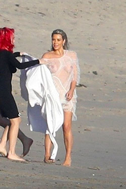 en la playa Kim Kardashian Fotos: traje de playa,  Celebridad más famosa,  Kim,  kardashian,  linda kim kardashian,  Mejor figura del mundo,  Peinado Kim Kardashian,  Imágenes de Kim Kardashian,  la caliente kim kardashian  