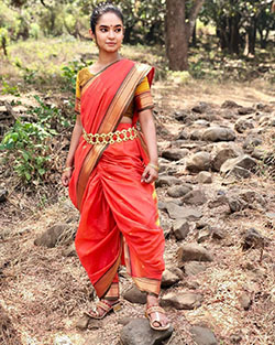 Anushka a Jhansi Ki Rani Sari rojo: Anushka Sen.,  Vídeo de alta definición,  Anushka Shetty,  Krutika Sengar,  chicas calientes en sari  