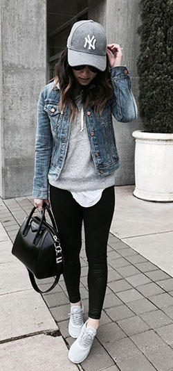 Outfit casual con leggins negros, Ropa casual: chaqueta de jean,  Atuendos Informales,  Atuendo De Joggers  
