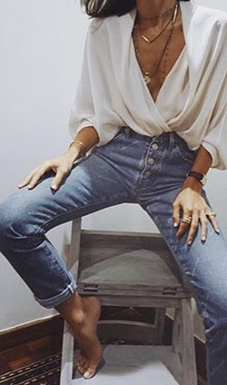 Trajes de moda con jeans de mamá para niñas adolescentes - Moda casual: Atuendo De Vaqueros,  Atuendos Informales,  Vaqueros de mamá,  Trajes De Mezclilla,  Ideas de atuendos con jeans  