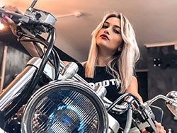 Aleksandra Glance sesión de fotos de chicas calientes, fotos de chicas lindas, iluminación automotriz: Vehículo de motor,  lindos peinados,  Aleksandra Mirada Instagram  