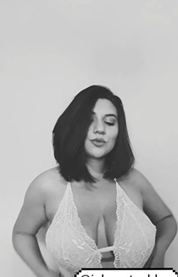 Ju Santos Instagram photoshoot ideas, girls instgram photography y Lip Makeup: fotografía monocromática,  Ideas de peinado,  Chicas Lindas De Instagram,  Insta Belleza  