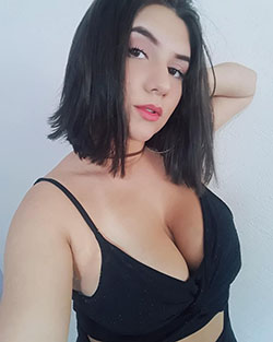 Ju Santos Instagram Peinado negro para niñas, labios hermosos, peinado simple: pelo negro,  Ideas de peinado,  Chicas Lindas De Instagram,  Insta Belleza  
