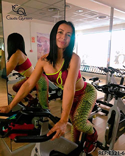 Ropa Deportiva mujer muslos, piernas finas, musculatura pic: modelo de fitness,  Atuendos Sexys,  Outfit Azul Eléctrico Y Turquesa  