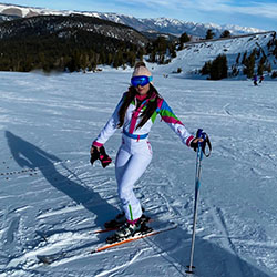 Caitlin Rice, esquí de fondo, recreación al aire libre, equipo de esquí: Traje Morado Y Rosa  