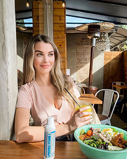 Emily Sears, comida vegetariana, termo, desayuno: La modelo australiana Emily Sears  