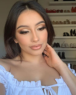 Erika Rodriguez Pretty Face, Natural Glossy Lips, Hairstyle For Women: Atuendo De Vaqueros  