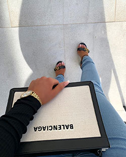 Ruby Fairs Instagram sexy piernas, anteojos, zapatos: 